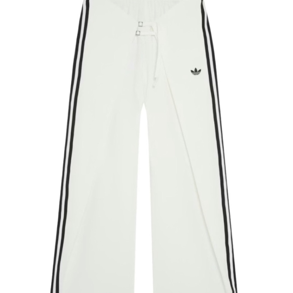 adidas Originals × ASOS Limited Edition
Wrap Front Jogger